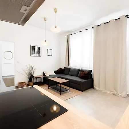 001 - 2 Pieces, Parking, 10Mn Paris Et Aeroports
